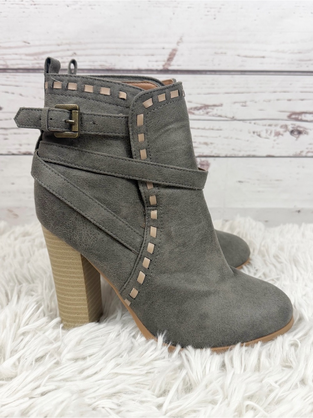 Venus Gray Faux Suede Ankle Booties Wrap Stitch Strap Detail Size 8 Like New!